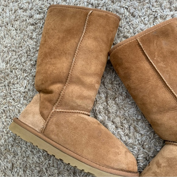 UGG Women's Classic Tall II Boot size 6 Chestnut Sheepskin Insole Suede Outer - Picture 11 of 16